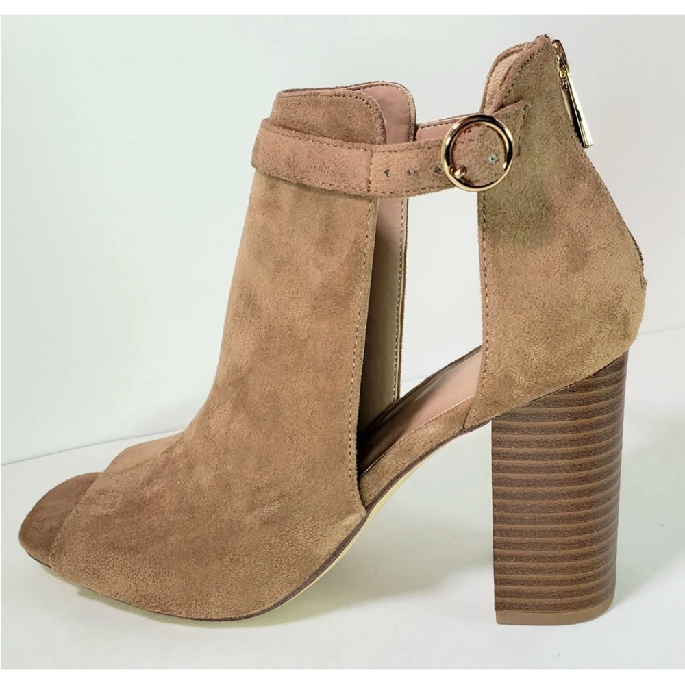 Size 10 A New Day Tan open toe strap shoe